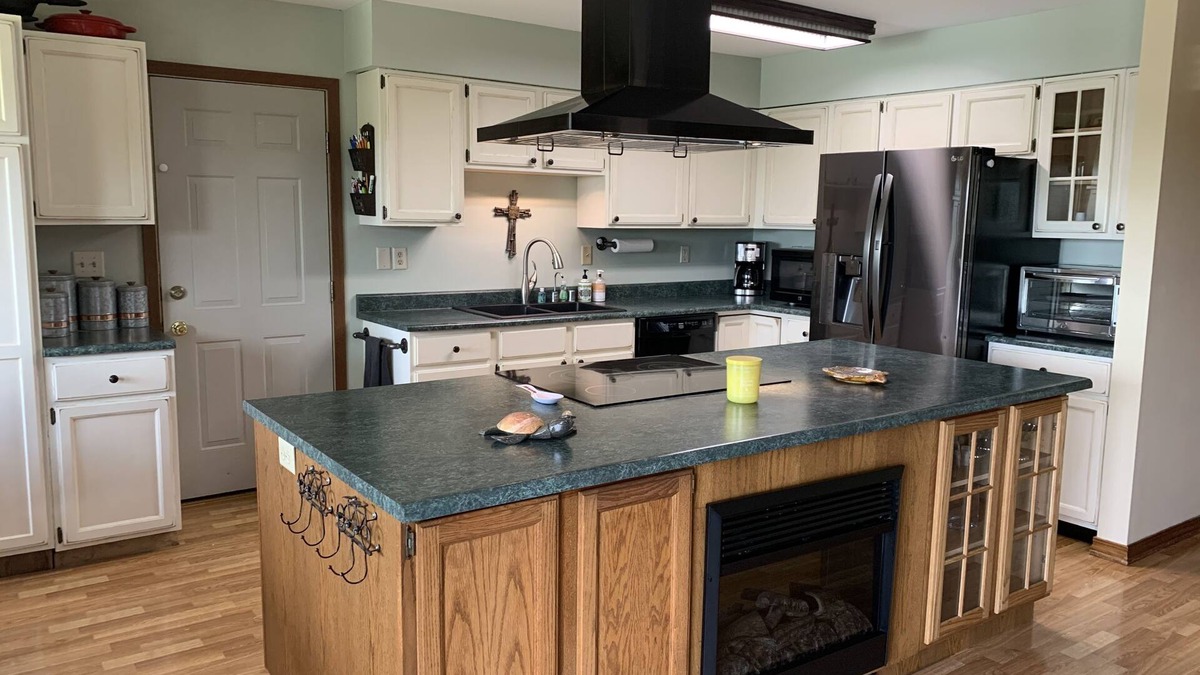 Juneau House | Serene, Quiet and Beautiful House with a Stunning Western Lake View