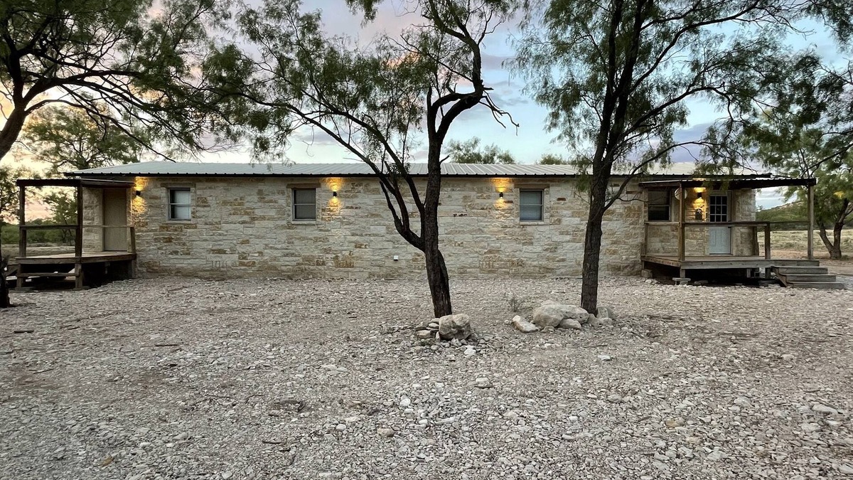 Water Valley Cabin | Serene, quiet, and spacious ranch lodge 15 minutes from town