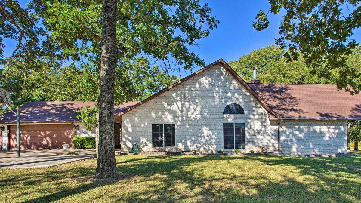 Quinlan House | Serene Quinlan Home w/ Dock on Lake Tawakoni!