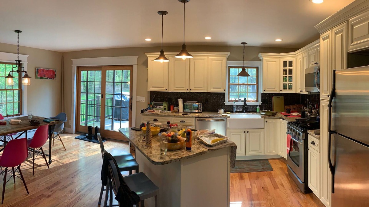 Sparrow Bush House | Serene Ranch near the Delaware river w/ping pong, yoga, fire pit, pool...
