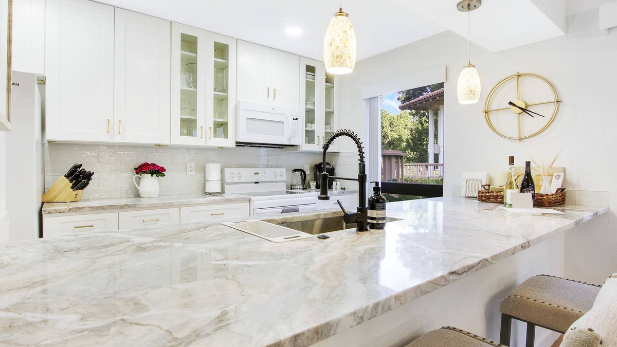 Hunt Club Condo | Serene Renovated PGA National Golf Villa - Spa, Pool, Beach. Family friendly!