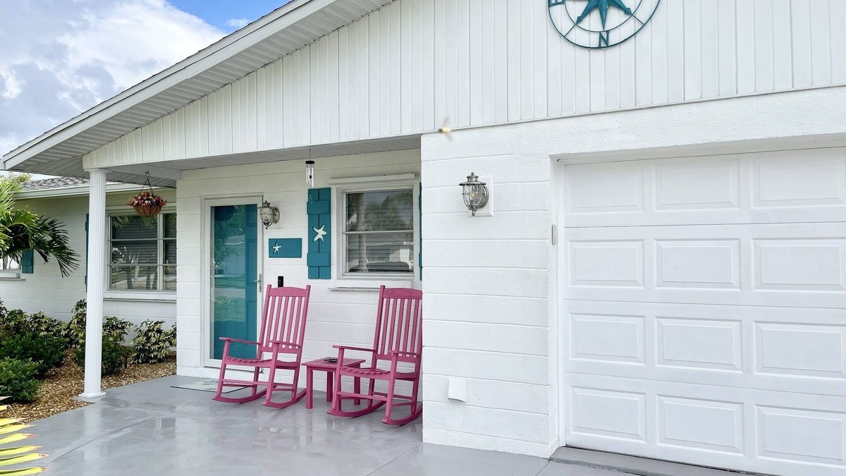 Englewood House | Serene Retreat - 5 mins to Beach, with Beach Gear, Firepit, Bicycles