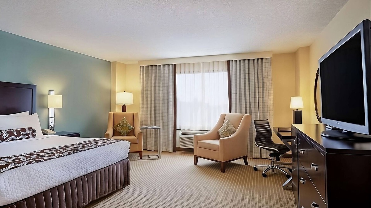 Eagan Park Apartment | Serene Retreat Near Georgia Aquarium! Pet-friendly Property, Outdoor Pool!