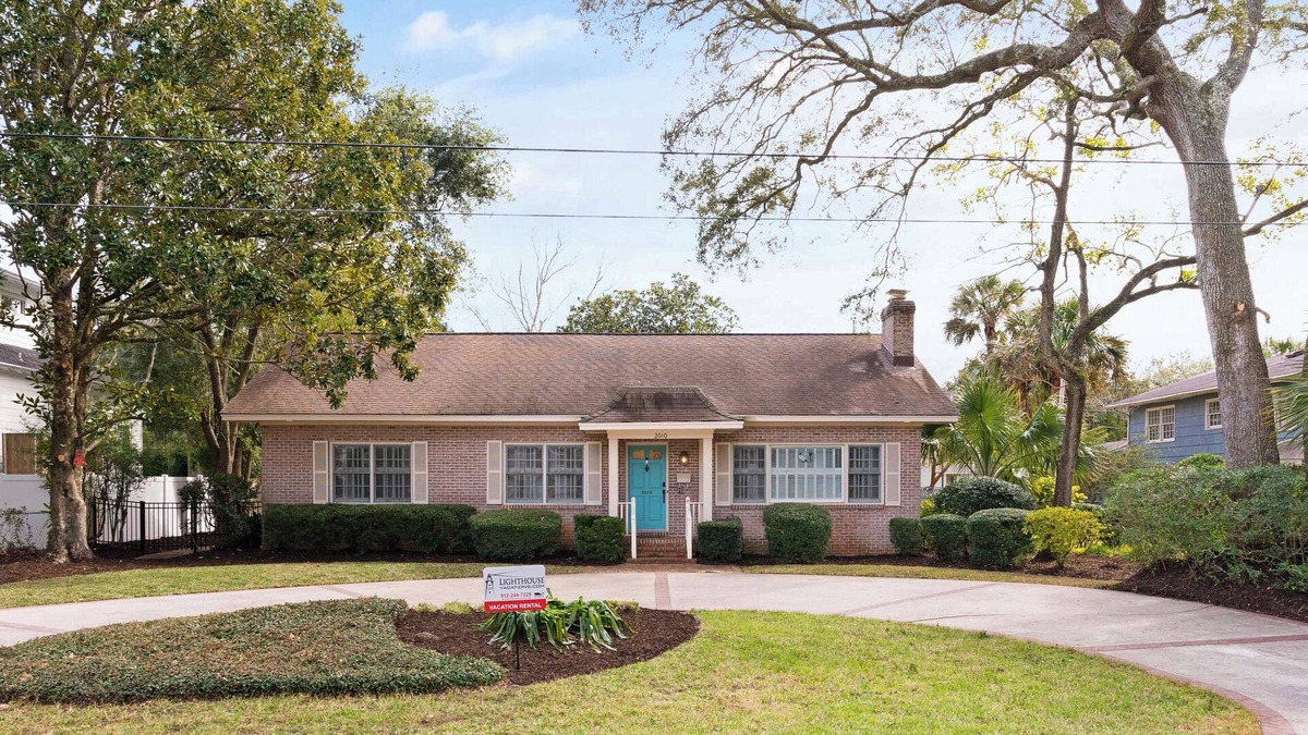 East Beach House | Serene Retreat on East Beach sleeps 6 guests