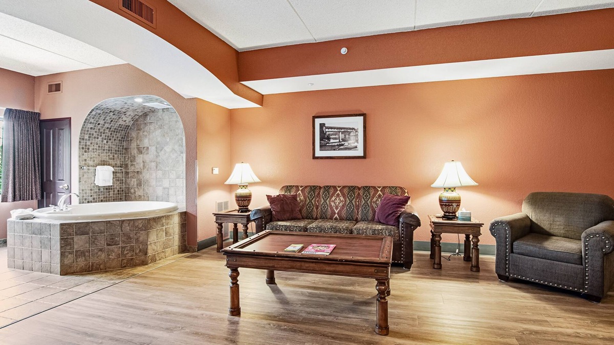 Wisconsin Dells Apartment | Serene river-view condo with in-room jetted tub & two fireplaces