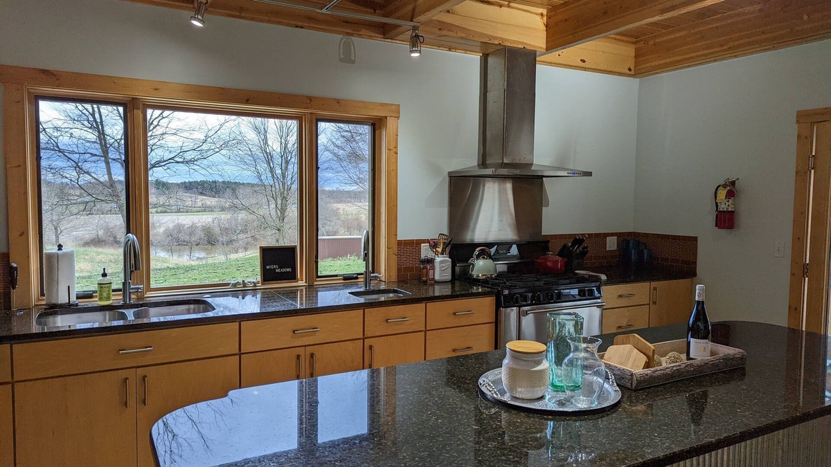 Athens Other | Serene Rural Retreat w/Stunning Views - Just a short drive from hiking and OU!