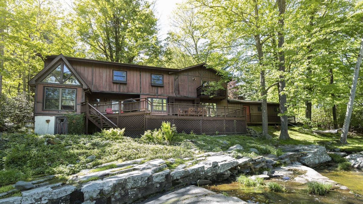 Cresco House | Serene Sanctuary - Pet Friendly Creekside Cabin w/Fire Pit & Cozy Charm