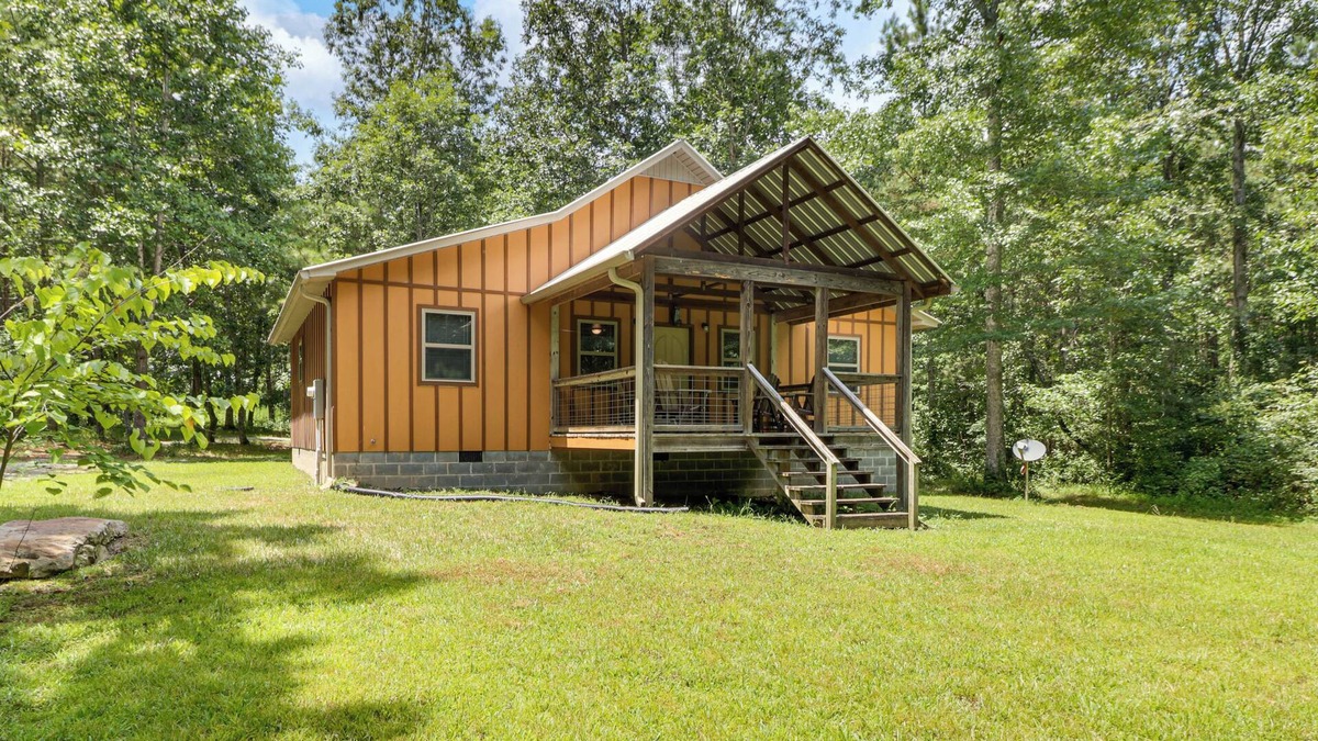 Fort Payne Cabin | Serene & Secluded Alabama Cabin w/Covered Deck!