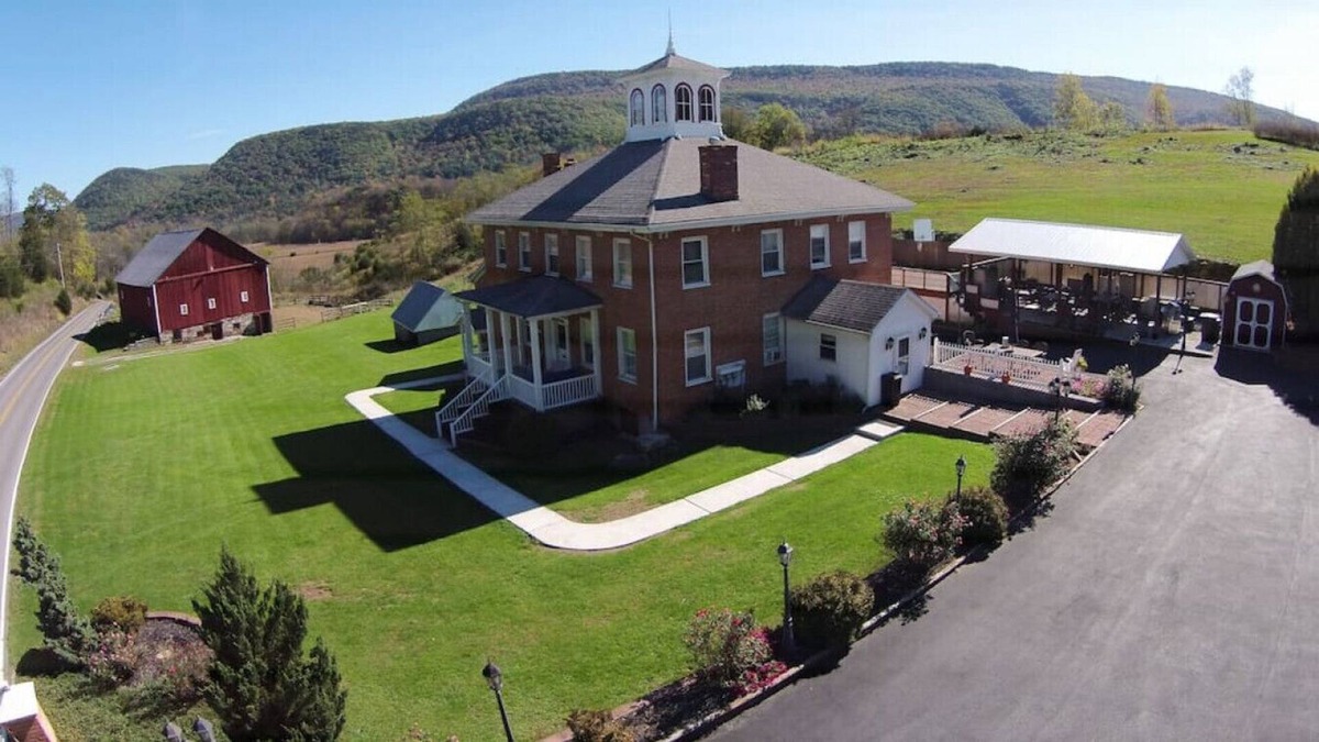 Tyrone House | Serene Sinking Valley Retreat--Main House