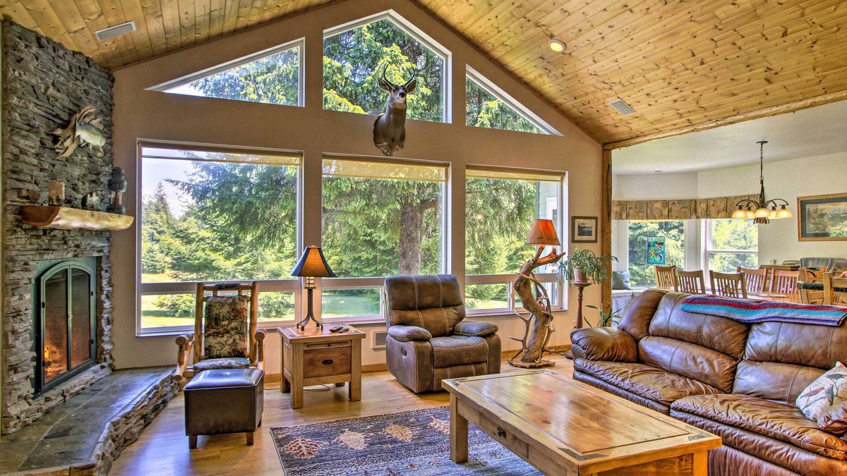 South Bend House | Serene South Bend Family Escape; Dogs Welcome