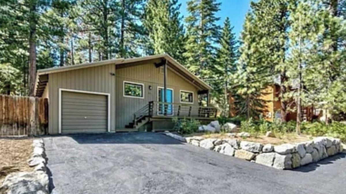 Pioneer Trail House | Serene South Lake Tahoe seasonal retreat with modern amenities