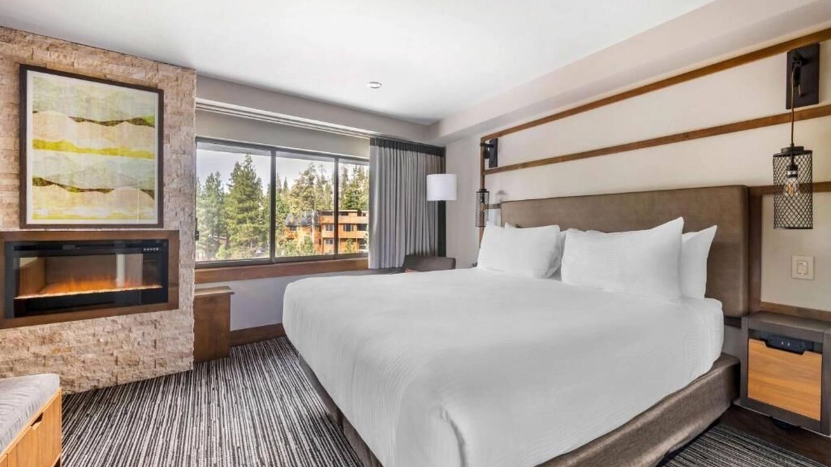 South Lake Tahoe Hotel | Serene South Lake Tahoe Stay: Stunning Views, Heated Pool, & Tennis Court