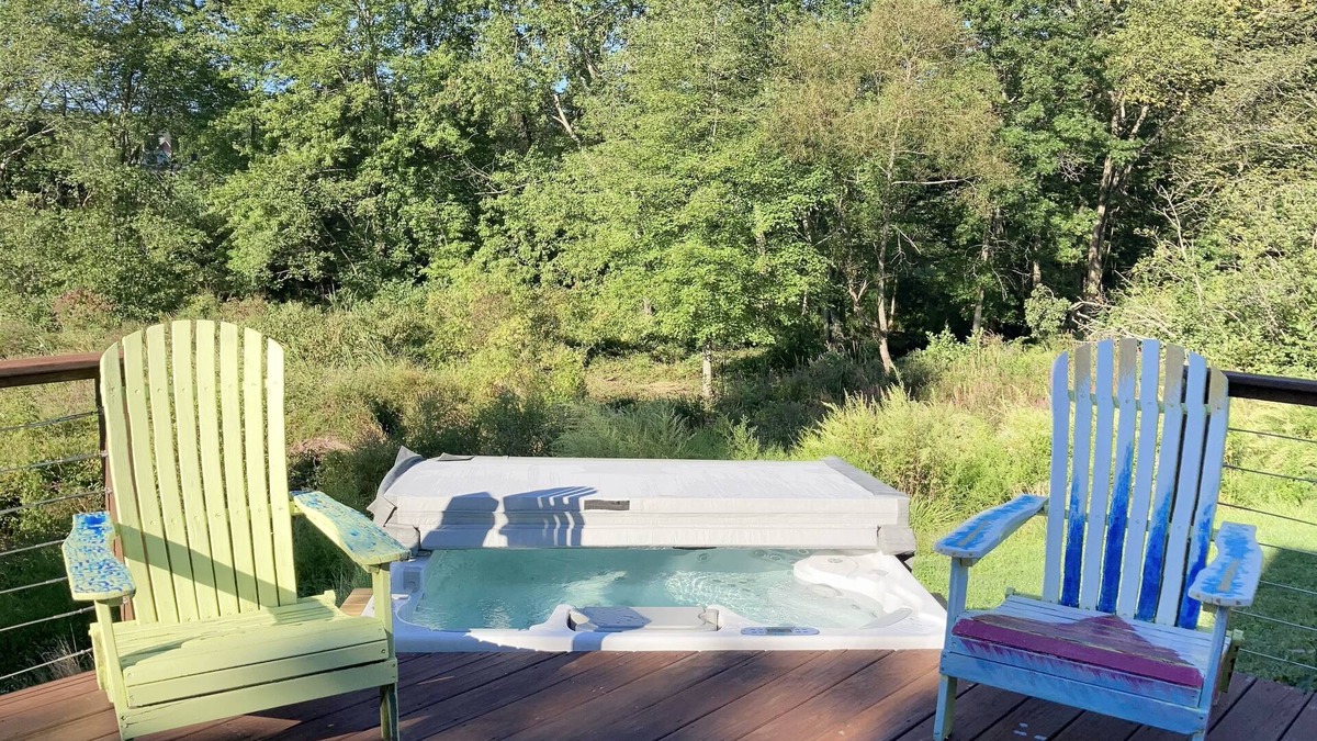 Gardiner House | Serene & spacious cliff views, fireplace, hot tub