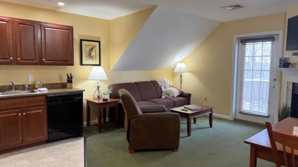 Francestown House | Serene Stay | Hiking, Biking & Relaxation Unit 4B