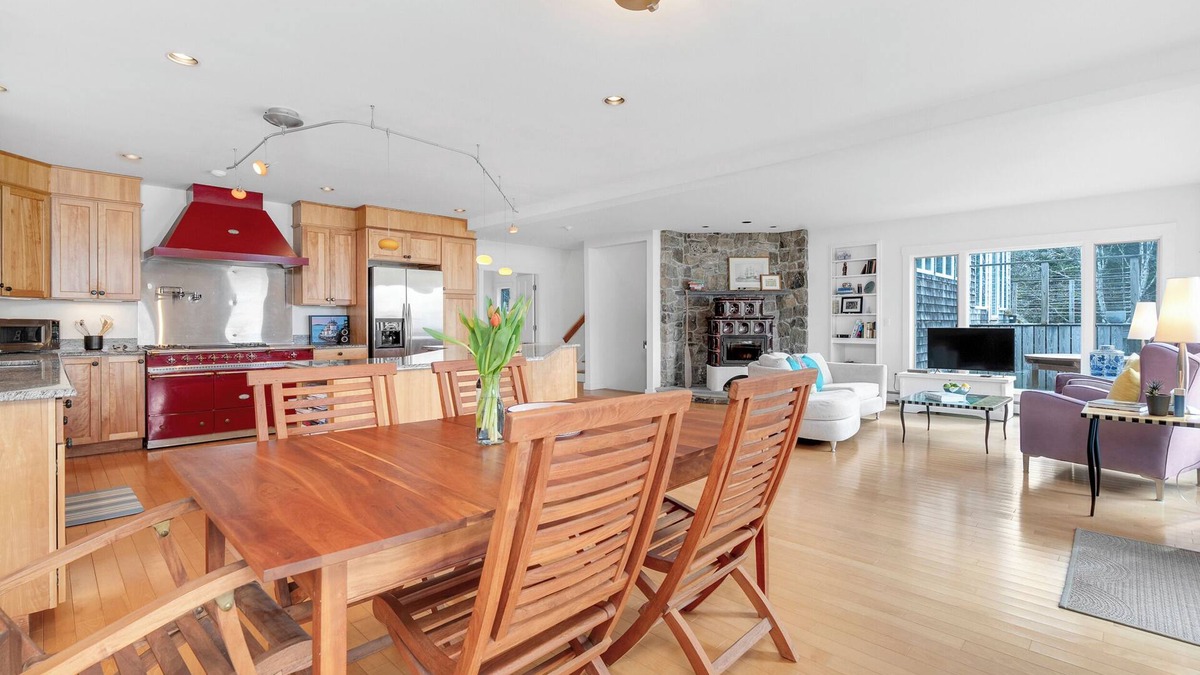 Georgetown House | Serene Tide: Private Retreat with Beach Nearby