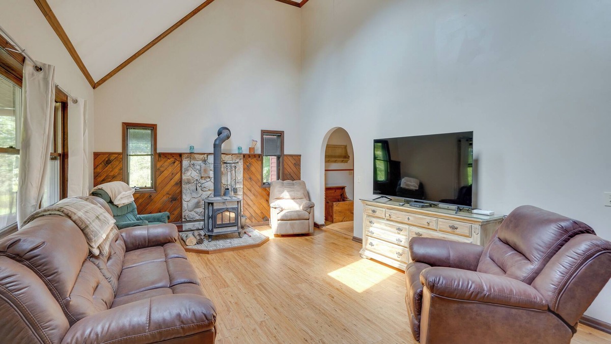 Town of Ephratah House | Serene Upstate New York Vacation Rental w/ Pond!