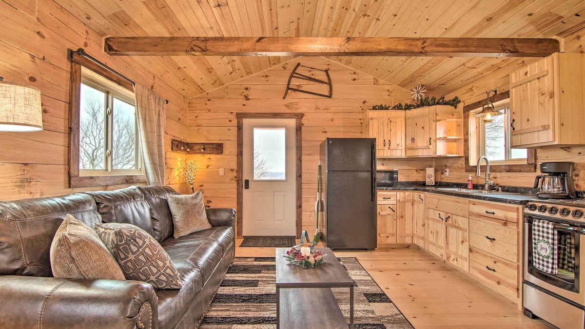 Blanchardville Cabin | Serene Views: Quiet Farmhouse Cabin in Wisconsin!