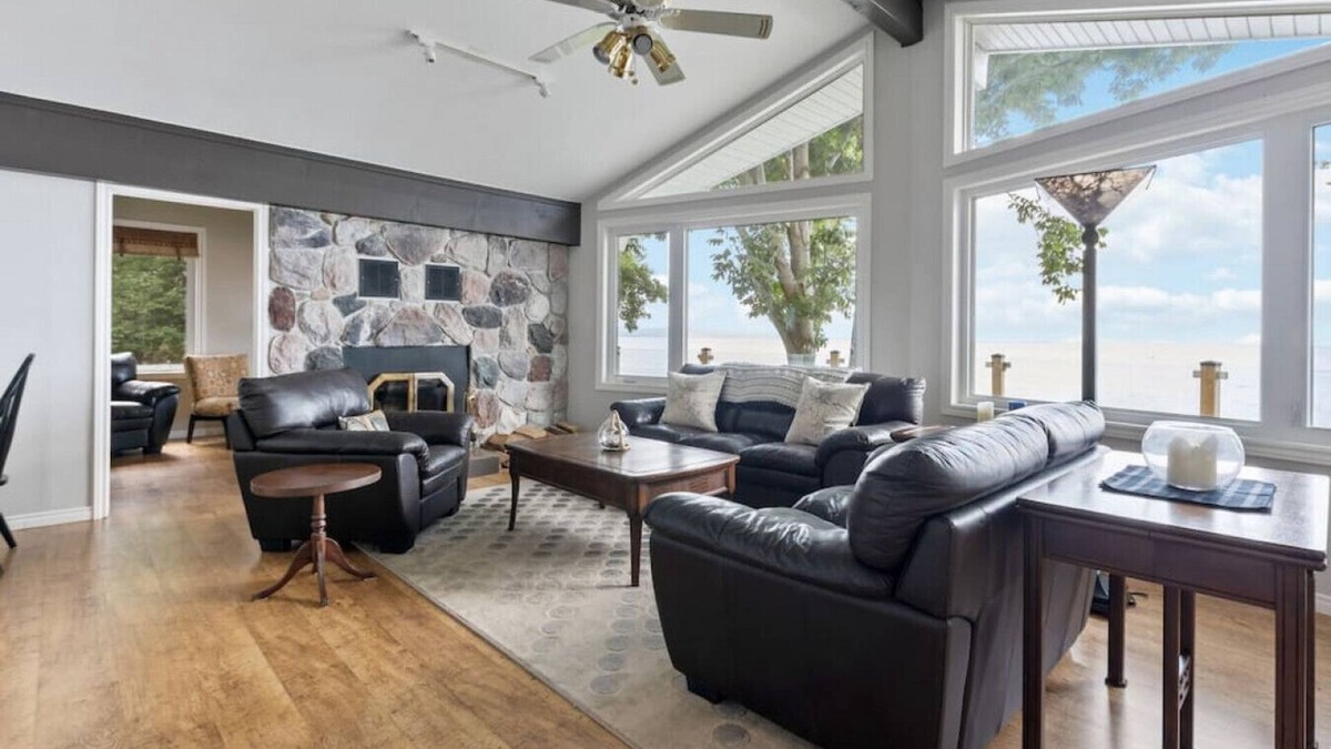 Meaford House | Serene Waterfront Escape On Private Lane
