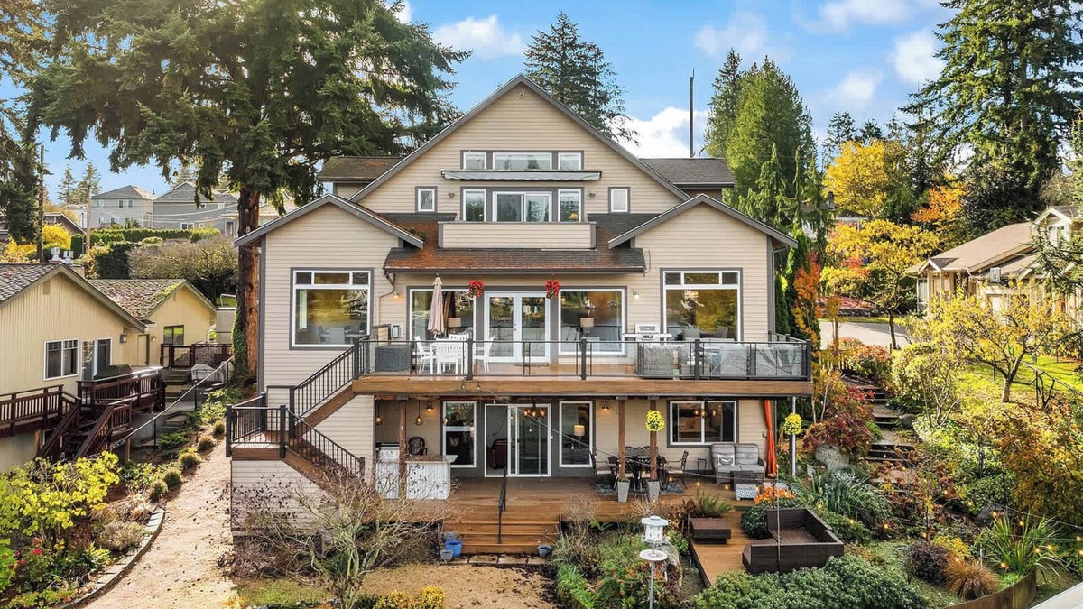 Picnic Point-North Lynnwood Villa | Serene Waterfront Escape w/Amazing View & Hot Tub