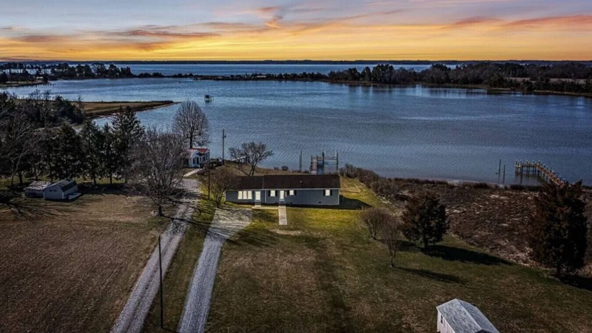 Sharps House | Serene Waterfront Getaway
