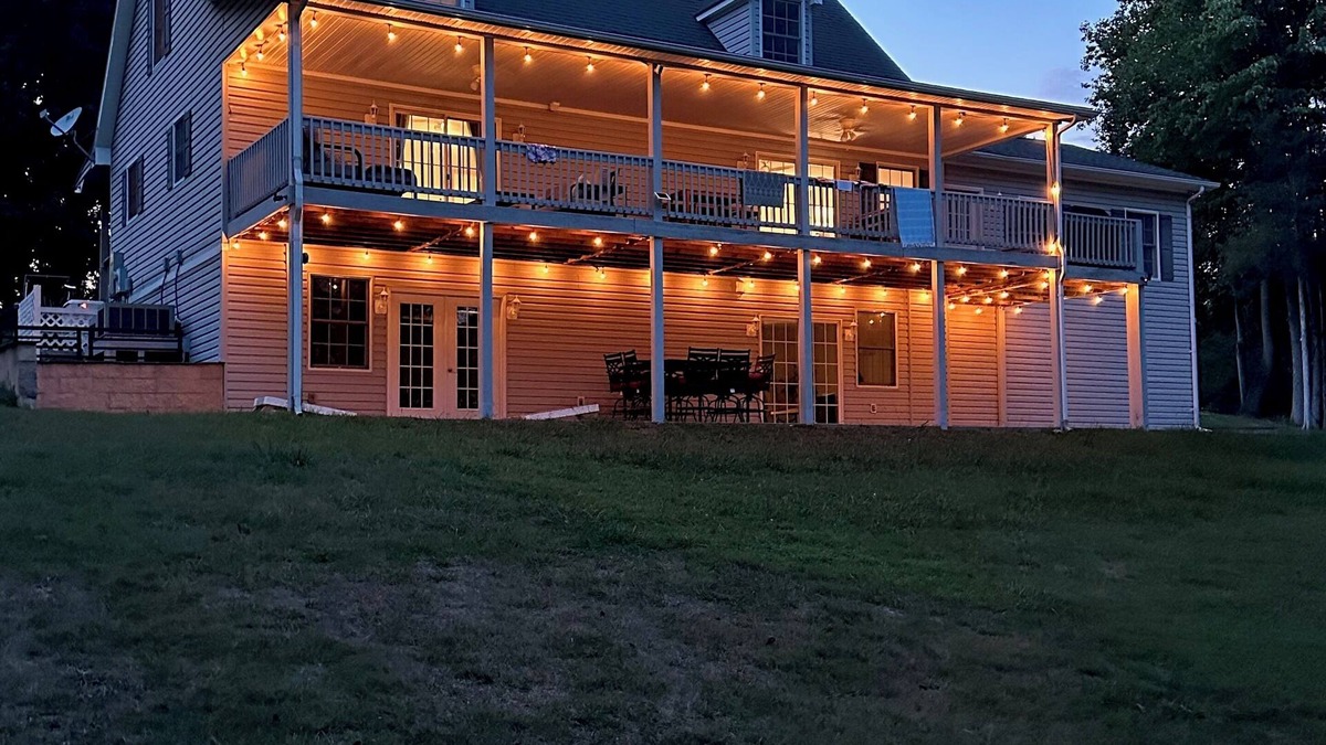Huddleston House | Serene waterfront home at Smith Mountain Lake in Huddleston, VA