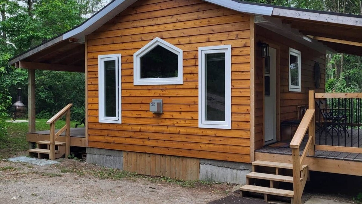Central Huron House | Serene Westfield Tiny Cabin