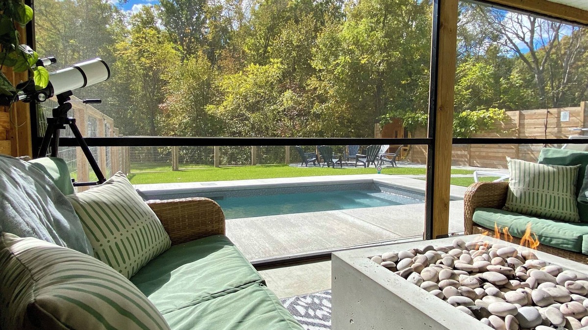 Kingsville House | Serene Wilderness Retreat w/Heated Pool & Sauna + Private Event Space