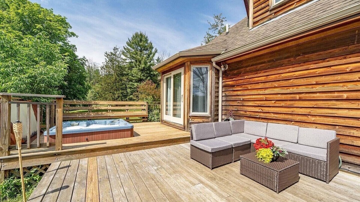 Burdett House | Serene wine country chateau - adjacent to Seneca Lake and wineries