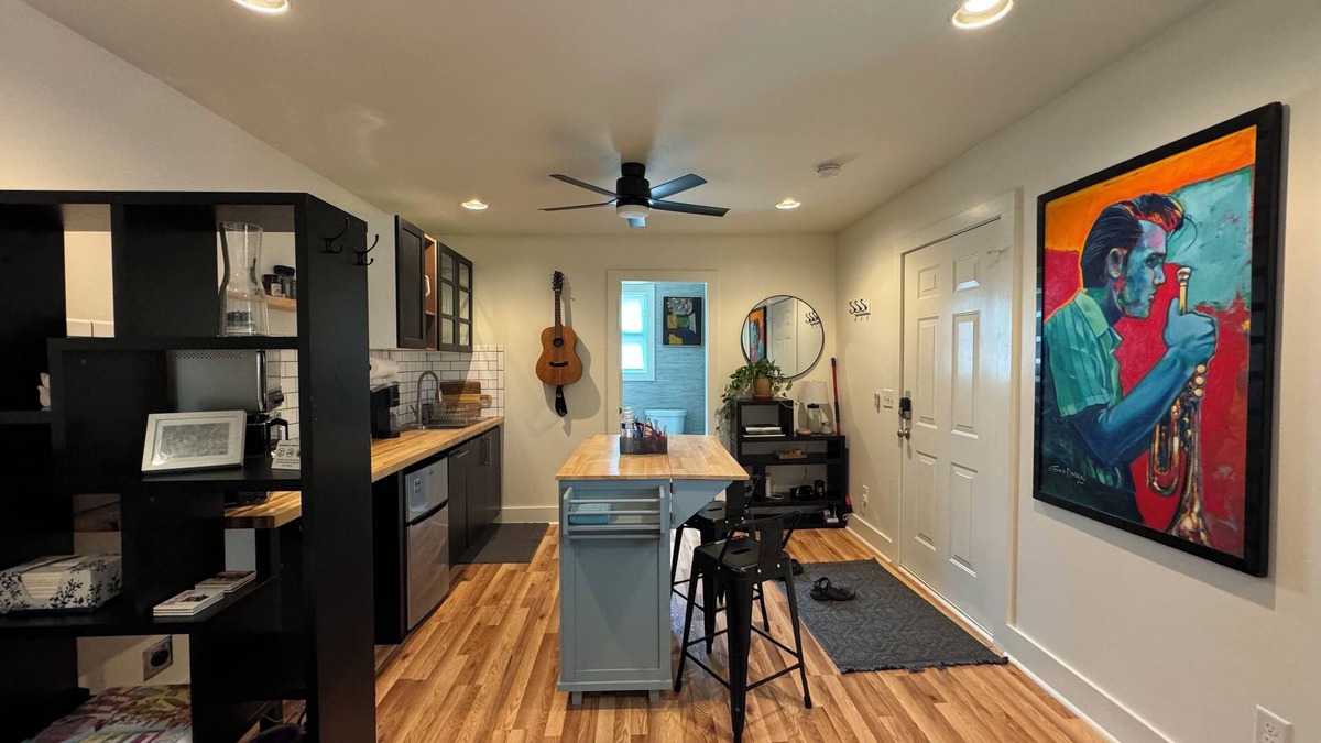 Madison Apartment | Serene Wooded Guesthouse with Private Deck