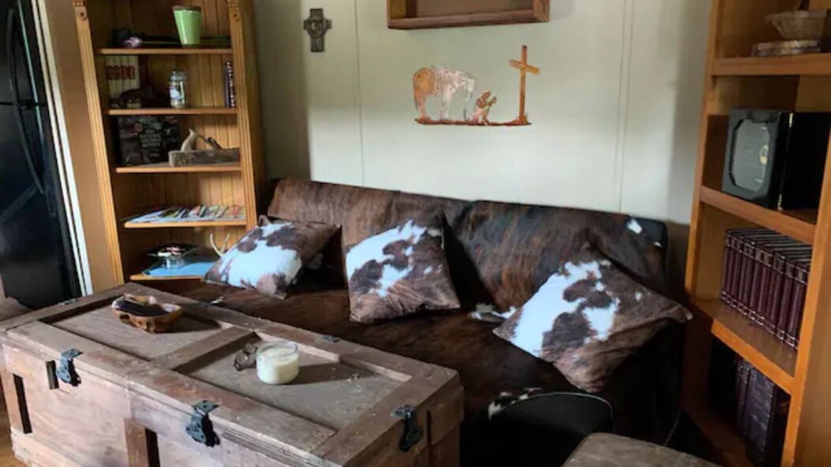 McAlester Cabin | Serenity Acres Sanctuary -BnB & Resort- Cowboy Comfort Lodge