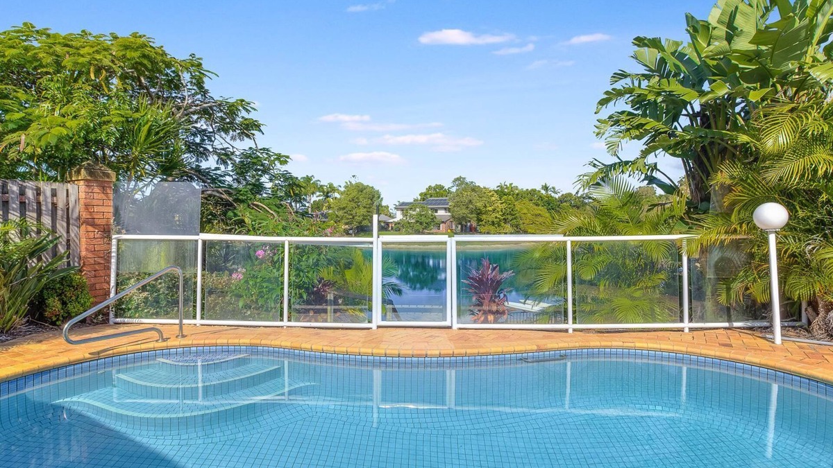 Elanora House | Serenity at Elanora - Waterfront Elanora - Min 3 Night Stays!