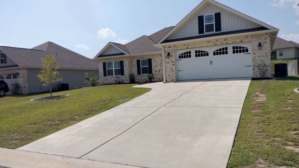 Warner Robins House | Serenity at Harper's Ridge. Your home away from home in Warner Robins, GA.