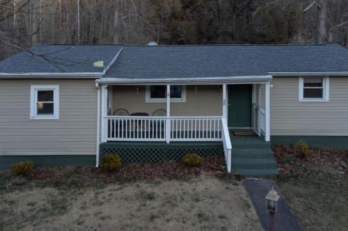 Spottswood House | Serenity Awaits on Buffalo Creek