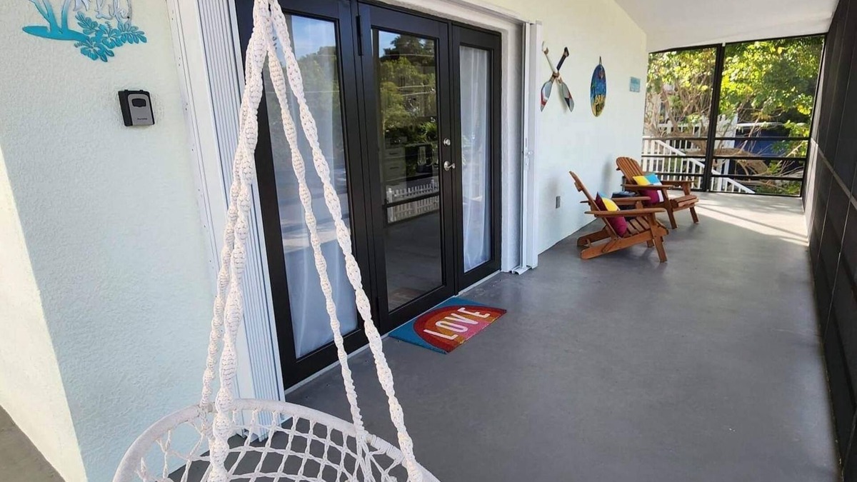 Tavernier House | Serenity Beach House - 2 blocks from Harry Harris Park/Beach/Ocean/Boat ramp
