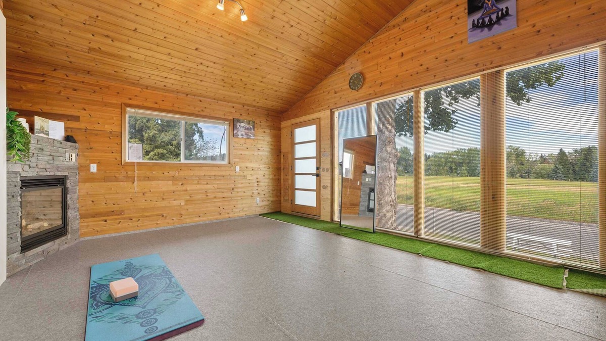 Northwest Calgary House | Serenity by the Green: Yoga, Near Championship Golf - 2BR, FREE Banff Pass