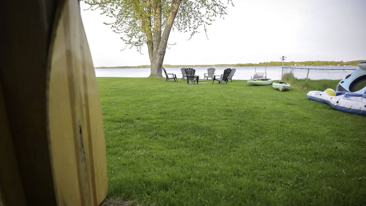 Isaacs Glen Cottage | Serenity by the Lake: Lake Waterfront Cottage