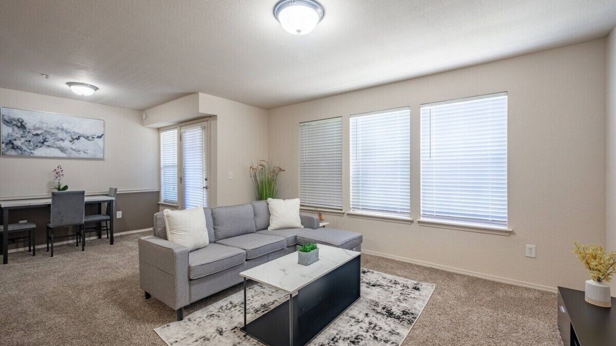 Amarillo Apartment | Serenity by the Pool