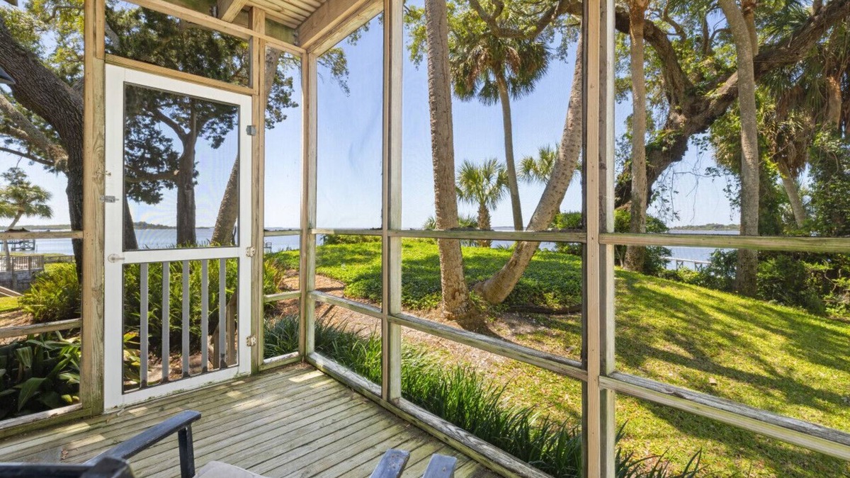 Cedar Key Apartment | Serenity by the Sea at Whitman Point. Gulf front and Screened Porches