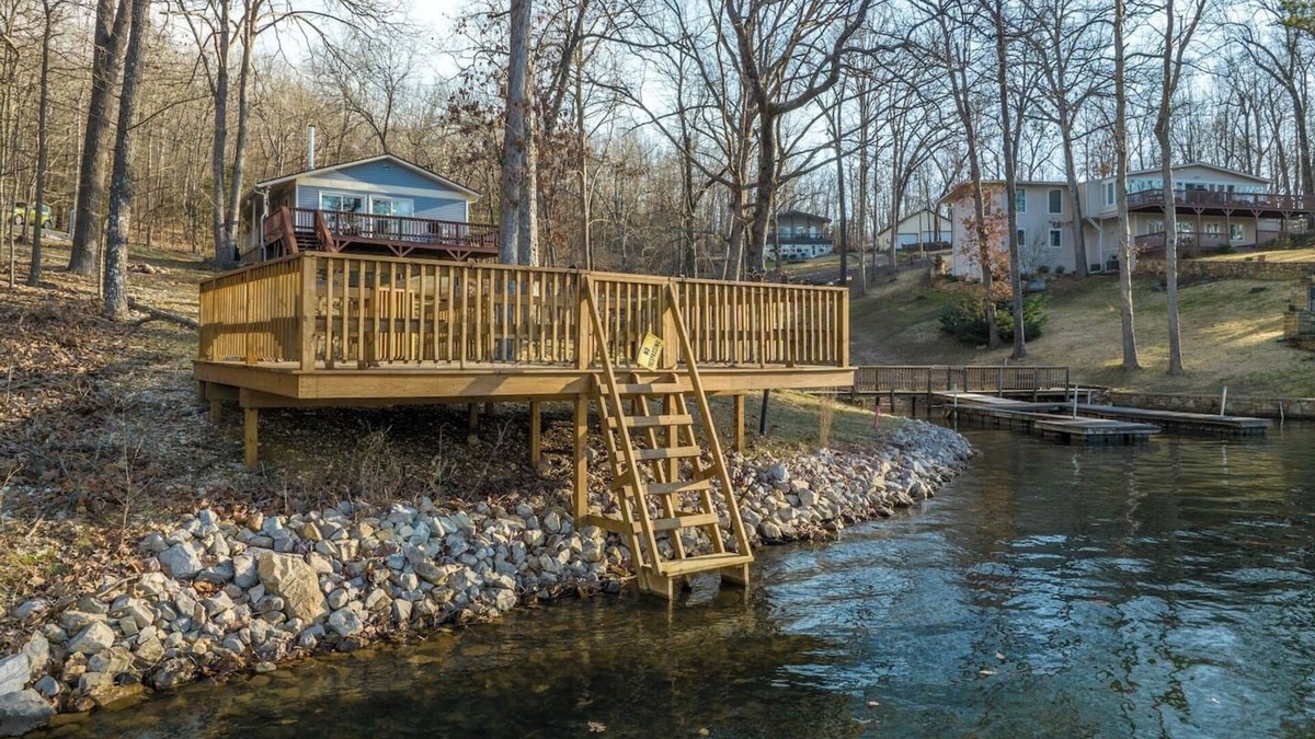 Cherokee Village Cottage | Serenity Cove Cottage - Lakefront, Hot Tub