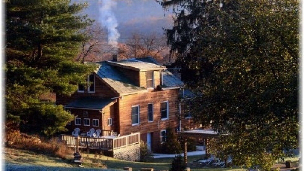 Rockwood House | Serenity Falls Charming home w/stone wood fireplace. Close to 7 Springs Resort