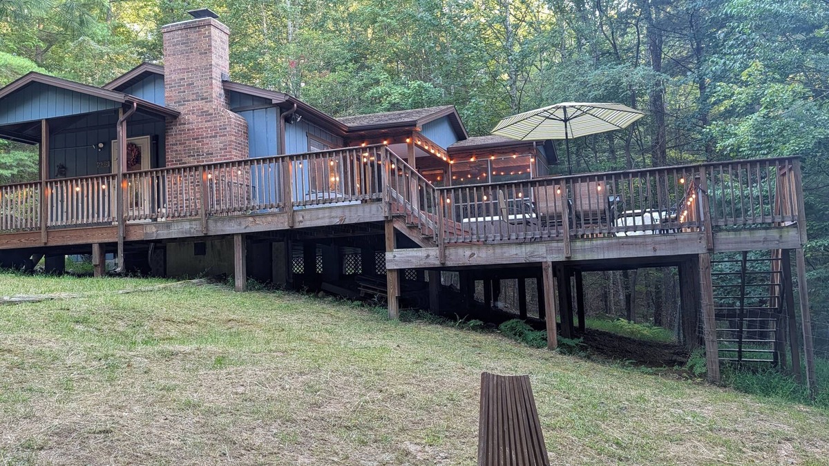 Bergton Cabin | Serenity Haven - dog-friendly cabin with grill, hot tub, firepit