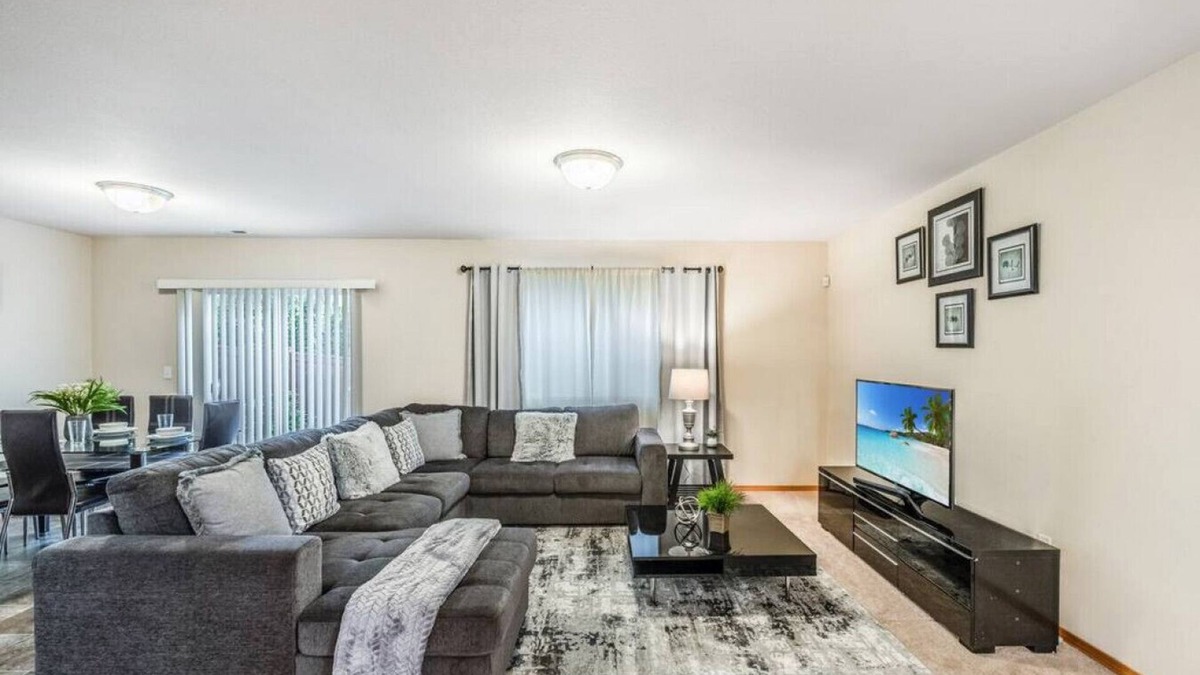 Holly House | Serenity in Prime Everett Craftsman | Near Boeing!