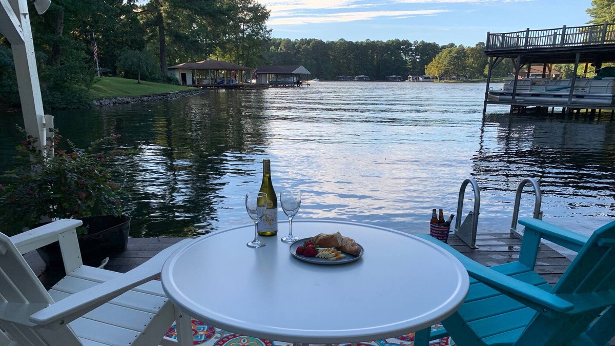 Henrico House | Serenity - Lake Gaston Waterfront Retreat