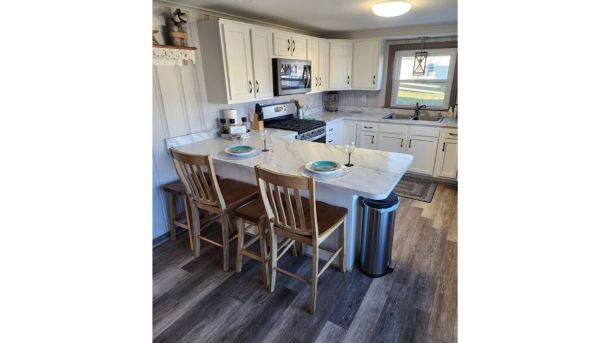 Edinboro House | Serenity Lakeside Cottage