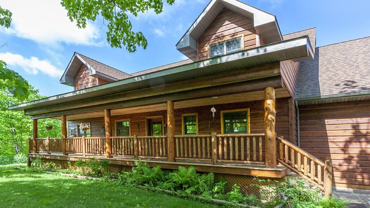 Duluth House | Serenity Lodging- Large Peaceful Home-10 miles from the Heart of Downtown