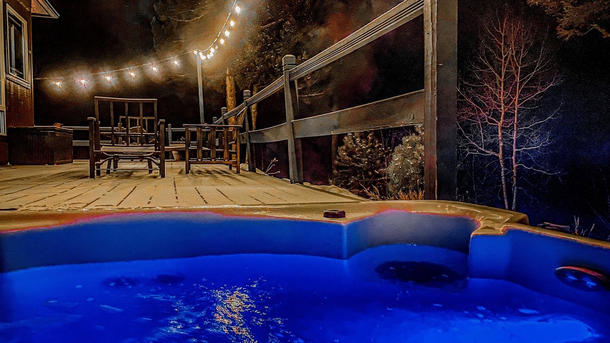 Divide House | Serenity now! Hot tub, Beautiful mtn views, Massage chair, & Steam shower