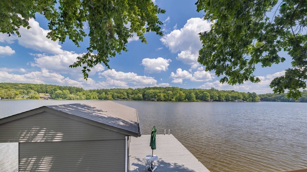 La Crosse House | Serenity Now on Lake Gaston