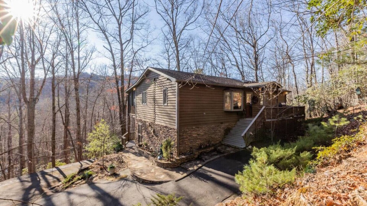 Deep Gap Cabin | Serenity Now |Screen Porch | Fire Pit | Sleeps 6