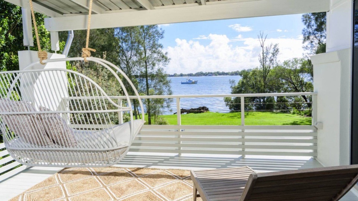 Sandstone Point House | 'Serenity on Spinnaker'