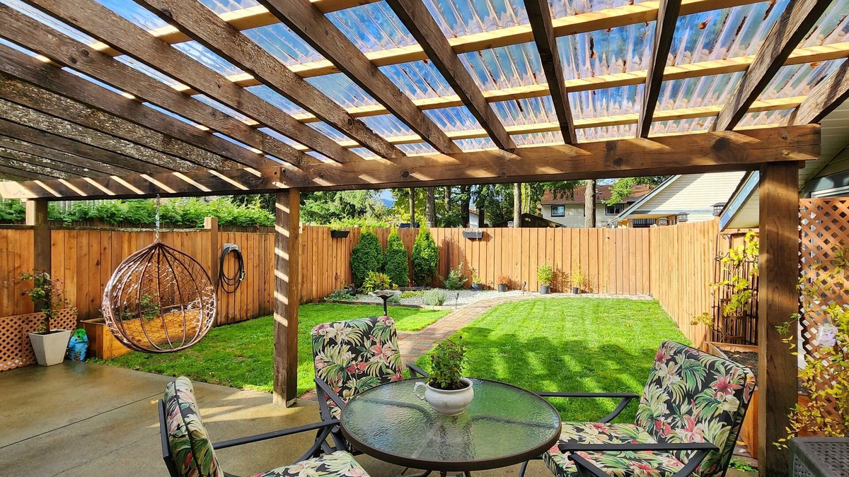 Regional District of Nanaimo House | Serenity on Sunderland - central Nanaimo close to hospital, seawall & shopping!